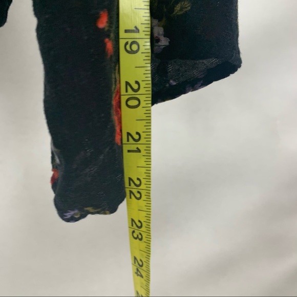 American Eagle Floral Tie Button Down V Neck Top - Picture 10 of 12